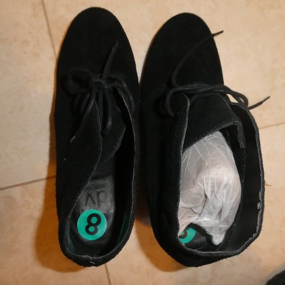 STUNNING BLACK SUEDE SHORT BOOT. SIZE 8 MEDIUM - Picture 3 of 6